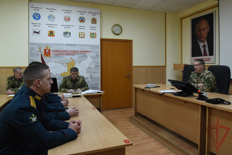 Командование Сибирского ордена Жукова округа Росгвардии провело ознакомительные беседы с молодыми офицерами