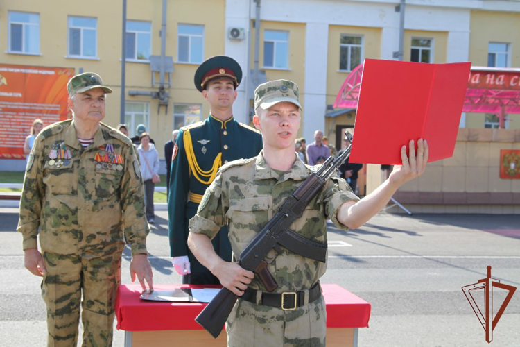 Военнослужащие нового призыва приняли присягу на верность Отечеству в подразделениях Сибирского округа Росгвардии