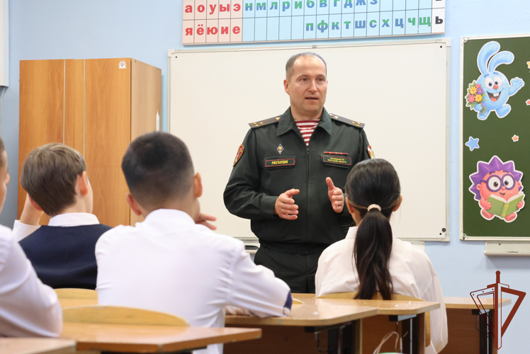 В регионах Сибири росгвардейцы приняли участие в торжественных мероприятиях, посвященных Дню знаний