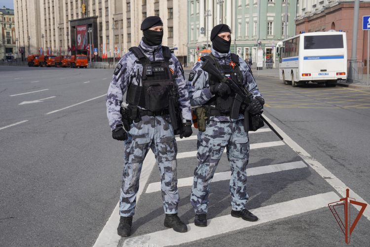 Военнослужащие и сотрудники Росгвардии приняли участие в обеспечении безопасности проведения праздничных мероприятий Дня Победы в Центральной России