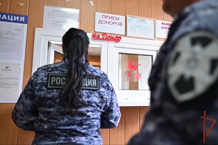 В ДНР глава Калининской больницы поблагодарил росгвардейцев за вклад в спасение жизней