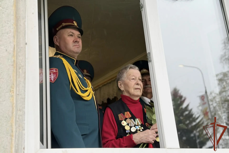 «Парад у дома ветерана» провела Росгвардия в Томской области