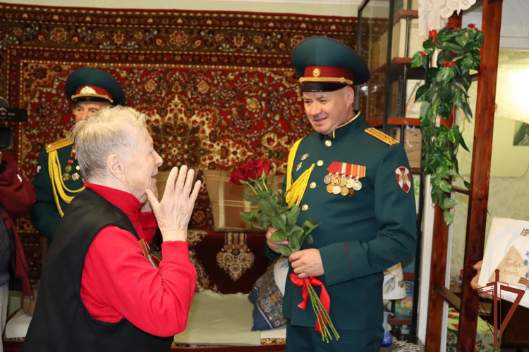 «Парад у дома ветерана» провела Росгвардия в Томской области