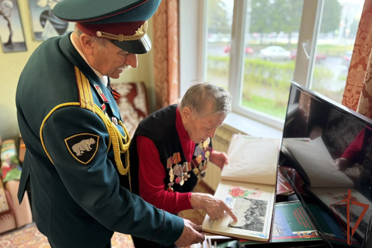 «Парад у дома ветерана» провела Росгвардия в Томской области