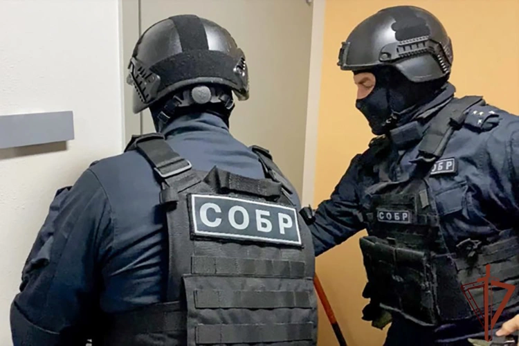 При содействии спецназа Росгвардии в Алтайском крае задержаны подозреваемые в неправомерном обороте средств платежей