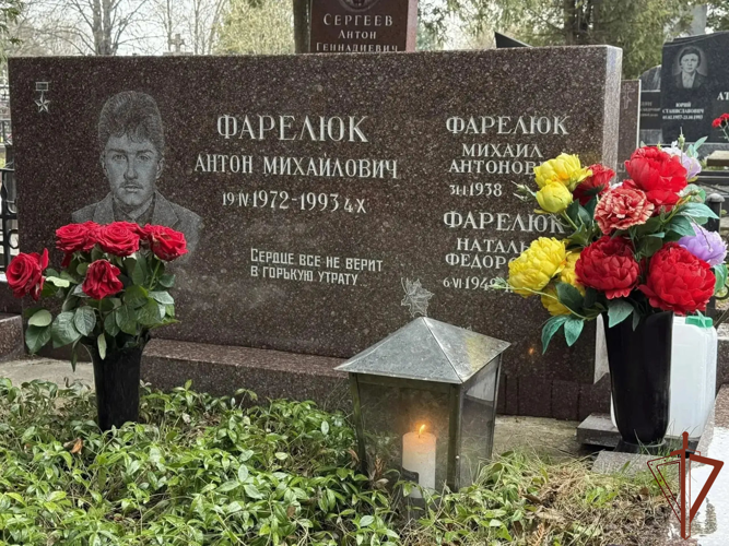 В Москве росгвардейцы почтили память Героя России Антона Фарелюка