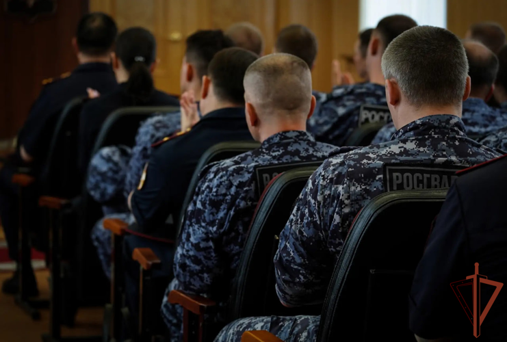 В Москве росгвардейцы встретились с выпускниками Центра профессиональной подготовки