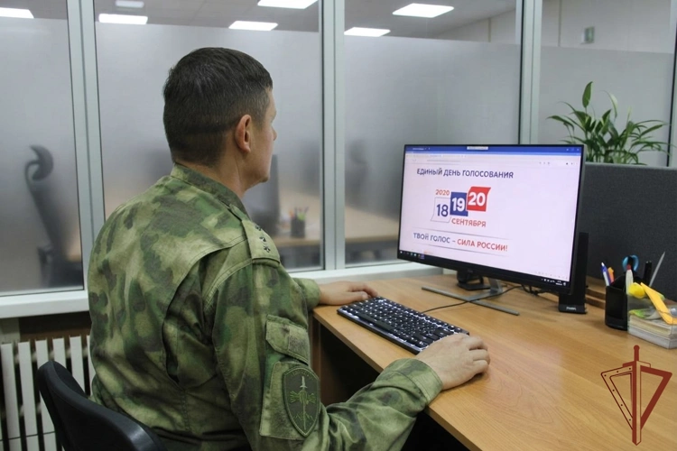 Личный состав Северо-Кавказского округа Росгвардии продолжает участвовать в Едином дне голосования