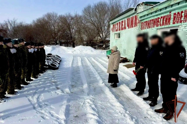 Росгвардейцы в регионах Сибири почтили память погибших боевых товарищей