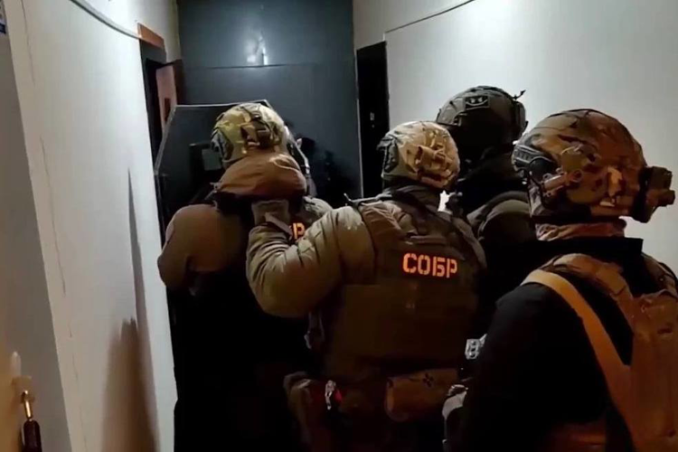 При силовой поддержке спецназа Росгвардии в Томске задержаны подозреваемые в покушении на двойное убийство (видео)