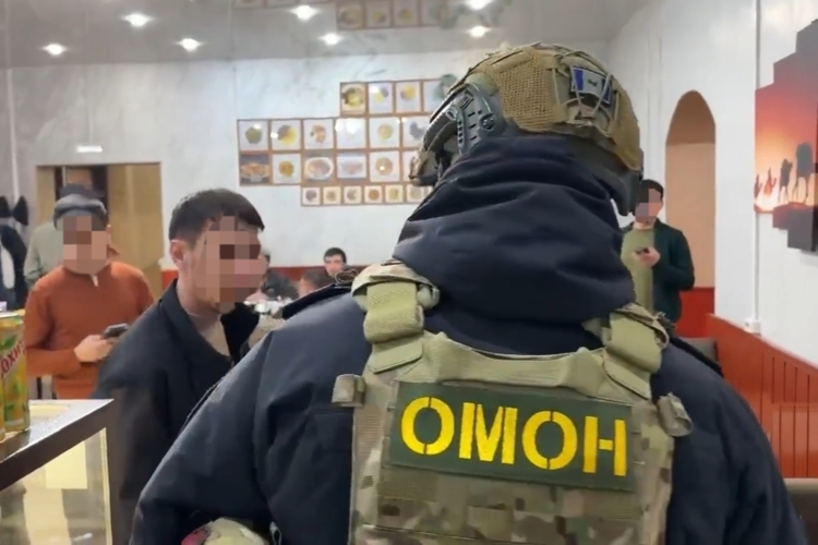 При содействии Росгвардии в Иркутске прошли рейды по профилактике нарушений российского законодательства (видео)