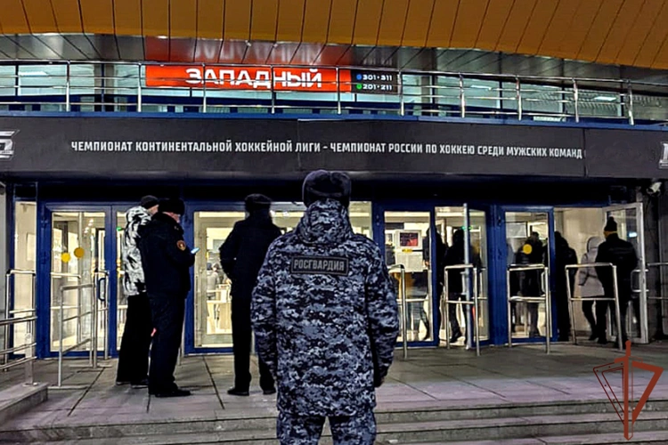 На Дальнем Востоке сотрудники Росгвардии обеспечили правопорядок на хоккейных матчах