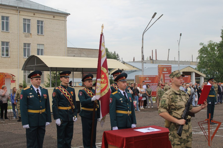 Военнослужащие нового призыва приняли Военную присягу в соединениях Сибирского округа Росгвардии