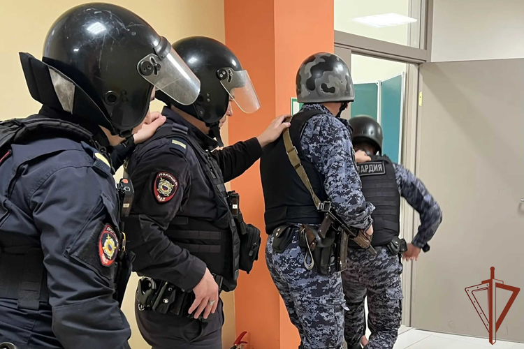 Сотрудники Северо-Западного округа Росгвардии приняли участие во всероссийских учениях, прошедших на территории образовательных учреждений