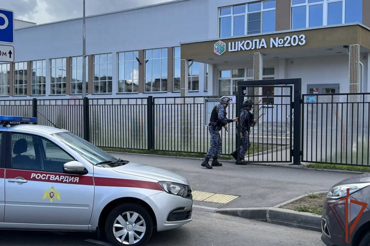 Сотрудники Северо-Западного округа Росгвардии приняли участие во всероссийских учениях, прошедших на территории образовательных учреждений