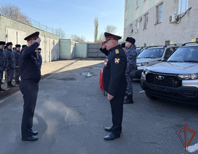 Новые служебные автомобили вручили росгвардейцам в Белгороде
