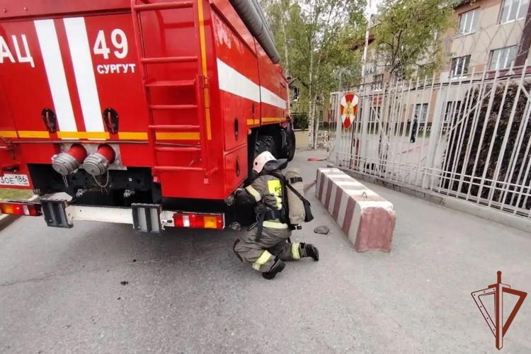 В Югре сотрудники Росгвардии и МЧС провели совместную пожарно-тактическую тренировку