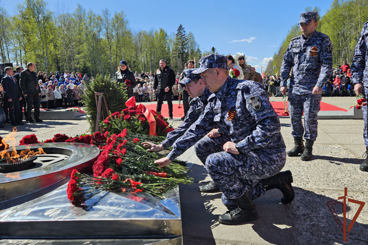 Росгвардейцы почтили память погибших в годы Великой Отечественной войны