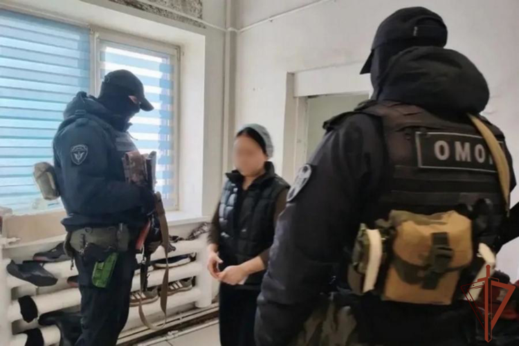 В Череповце сотрудники ОМОН Росгвардии оказали силовую поддержку полицейским при проведении миграционных рейдов