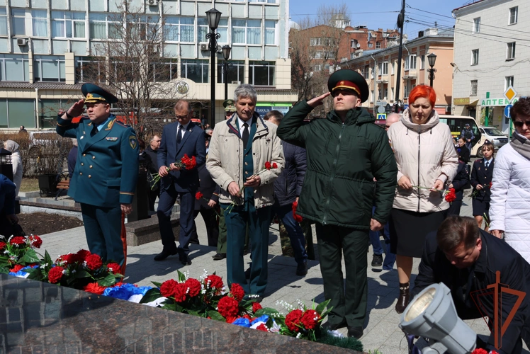 Росгвардейцы в Сибири почтили память героев-ликвидаторов последствий аварии на Чернобыльской АЭС