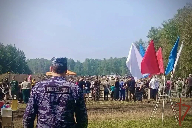 Росгвардия обеспечила безопасность участников массовых мероприятий в регионах Сибири