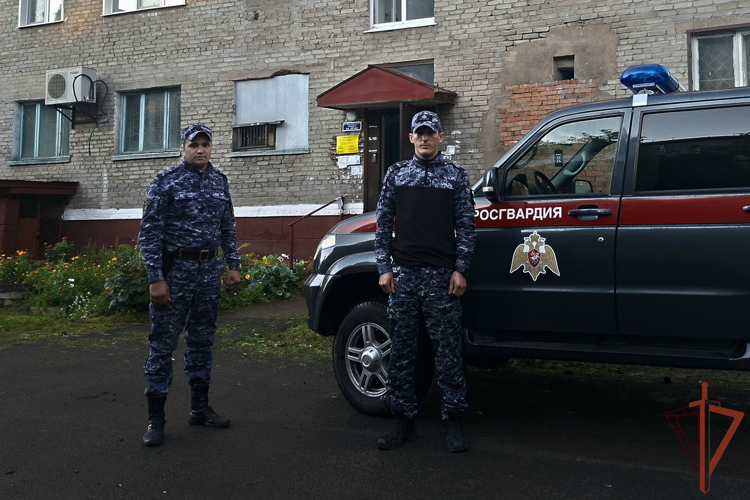 Росгвардейцы в Иркутской области локализовали пожар и помогли эвакуировать женщину из горящей квартиры