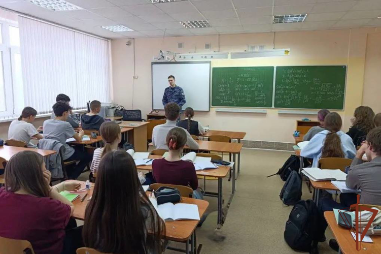 В Сибири росгвардейцы провели памятные мероприятия, посвященные 83-й годовщине победы в Сталинградской битве