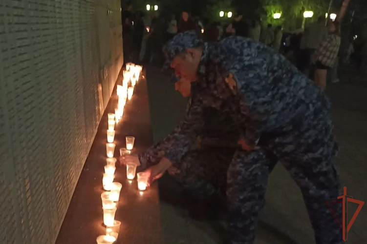 Военнослужащие и сотрудники Сибирского ордена Жукова округа Росгвардии стали участниками торжественных и памятных мероприятий, посвящённых Дню памяти и скорби