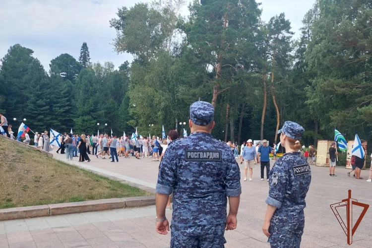 Росгвардия обеспечила безопасность празднования Дня Военно-Морского Флота в Сибири