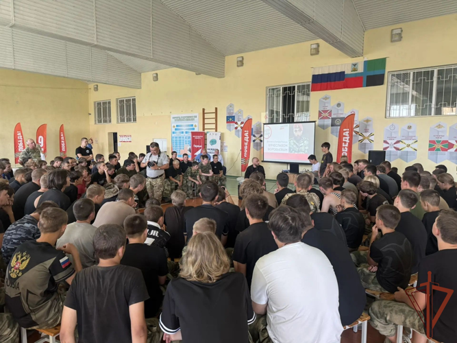 Герой России Вячеслав Воробьёв встретился с белгородской молодёжью в военно-историческом центре «Армата»