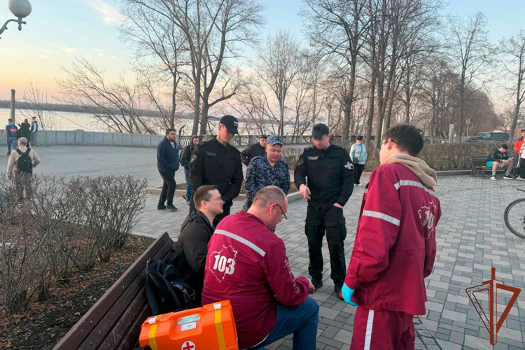 В Самаре росгвардейцы пришли на помощь мужчине, повредившему ногу на берегу Волги