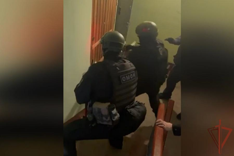 При содействии ОМОН Росгвардии задержан подросток, совершивший поджог железнодорожного оборудования в Санкт-Петербурге