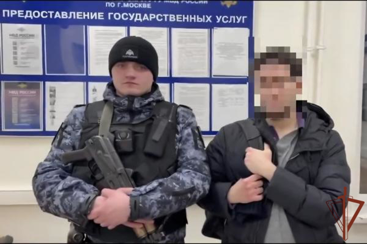 В Москве сотрудники Росгвардии задержали мужчину, запустившего беспилотник в жилом районе (видео)