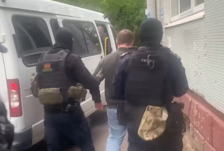 При силовой поддержке СОБР Росгвардии в Калужской области задержан подозреваемый в публичном оправдании терроризма