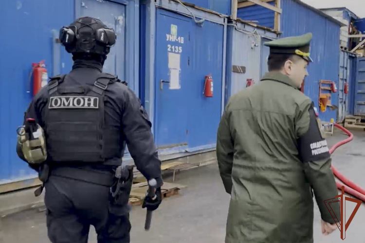 При содействии ОМОН Росгвардии в Санкт-Петербурге проведен профилактический рейд (видео)