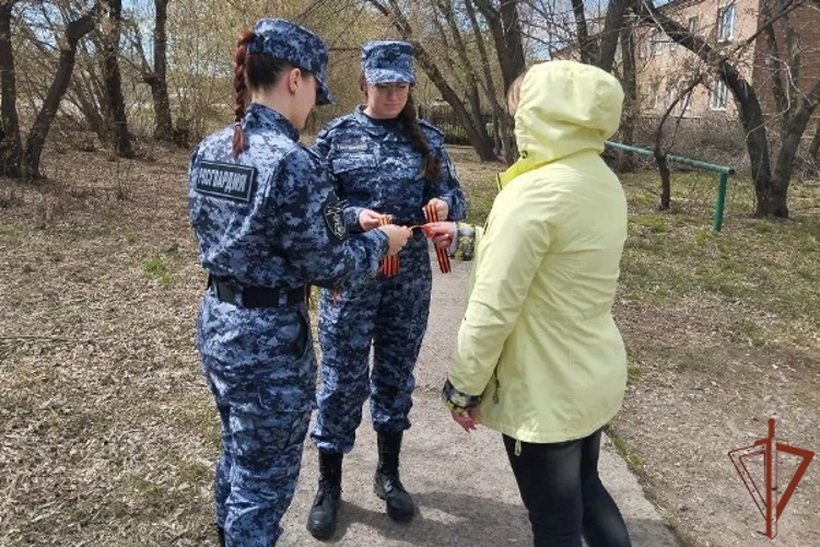 Сотрудники Росгвардии в Иркутской области и Красноярском крае присоединились к патриотическим акциям, посвящённым Дню Победы