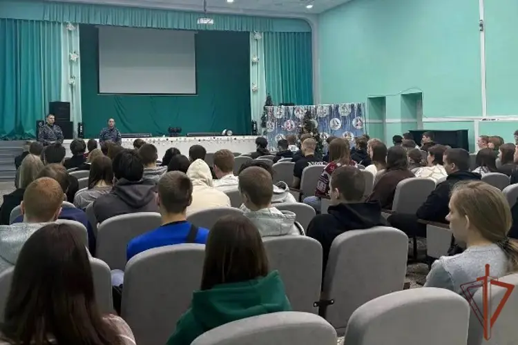 Росгвардейцы провели профорентационные мероприятия для молодежи в Сибири