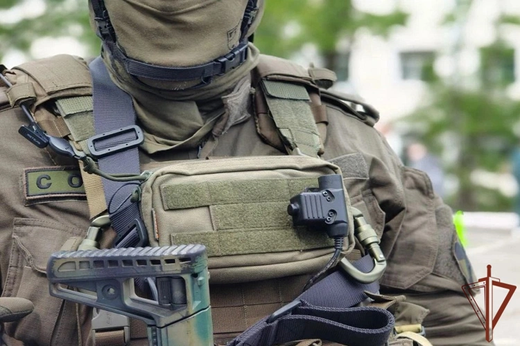 В Приморском крае при участии сотрудников СОБР «Леопард» задержаны пособники телефонных мошенников