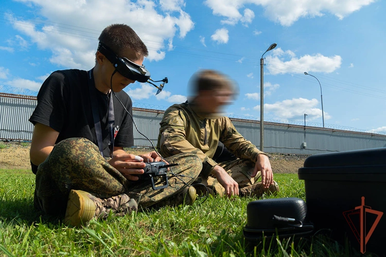 В Пензе спецназ Росгвардии готовит студентов к окружному этапу военно-патриотической игры «Зарница 2.0» (видео)