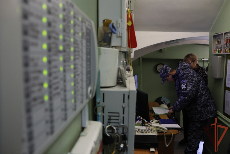 В Сибири сотрудники Росгвардии проверяют безопасность детских оздоровительных лагерей
