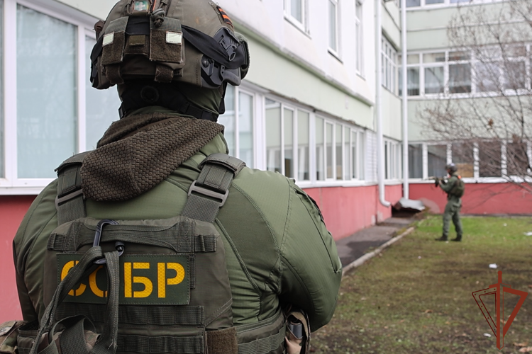 Подразделения Росгвардии и взаимодействующие ведомства провели совместную тренировку на объекте образования в Иркутске