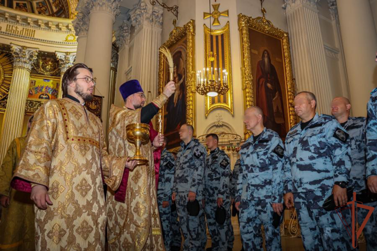 В Санкт-Петербурге росгвардейцы отметили День Крещения Руси