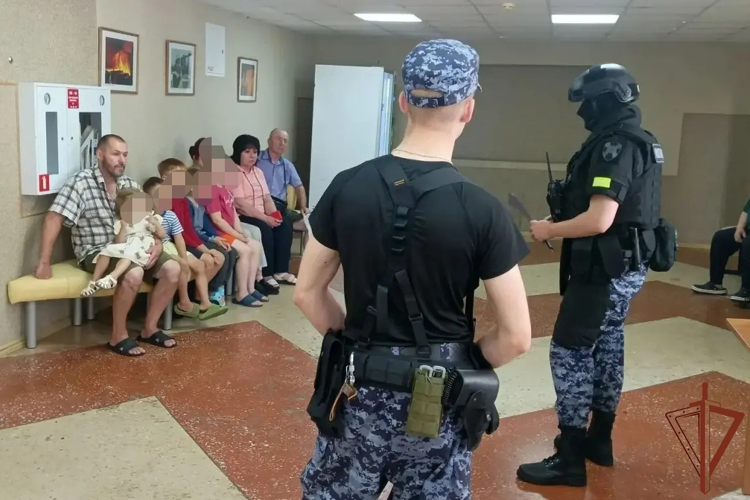 Белгородские росгвардейцы провели урок безопасности для эвакуированных детей
