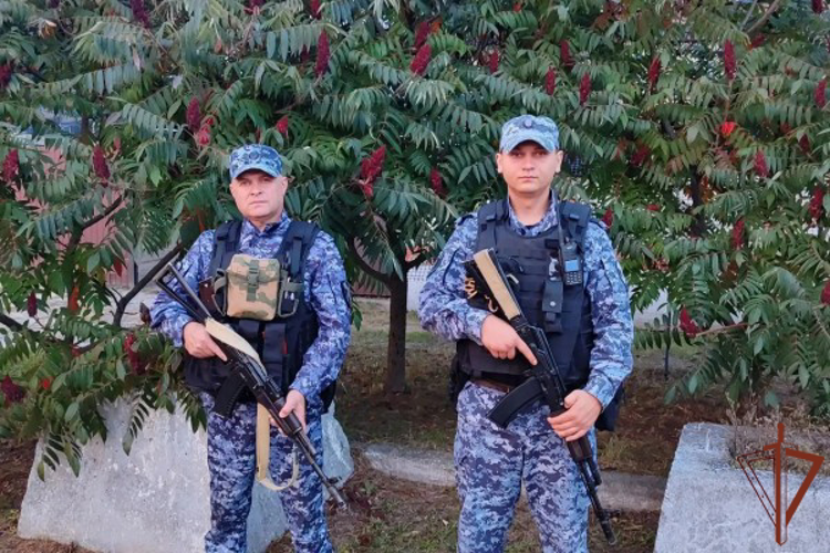 Росгвардейцы эвакуировали двух женщин и потушили пожар после атаки БПЛА в белгородском приграничье