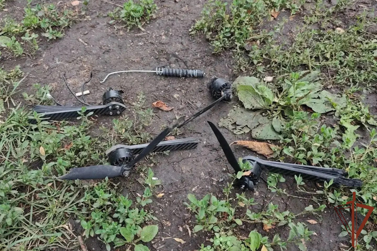 Росгвардейцы эвакуировали двух женщин и потушили пожар после атаки БПЛА в белгородском приграничье