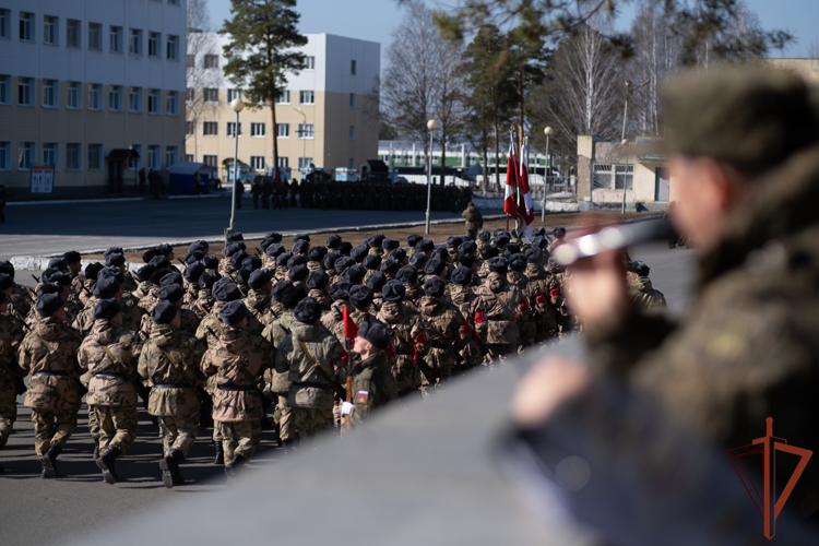 Военнослужащие Уральского округа Росгвардии начали подготовку к параду Победы (видео)