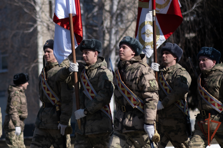 Военнослужащие Уральского округа Росгвардии начали подготовку к параду Победы (видео)