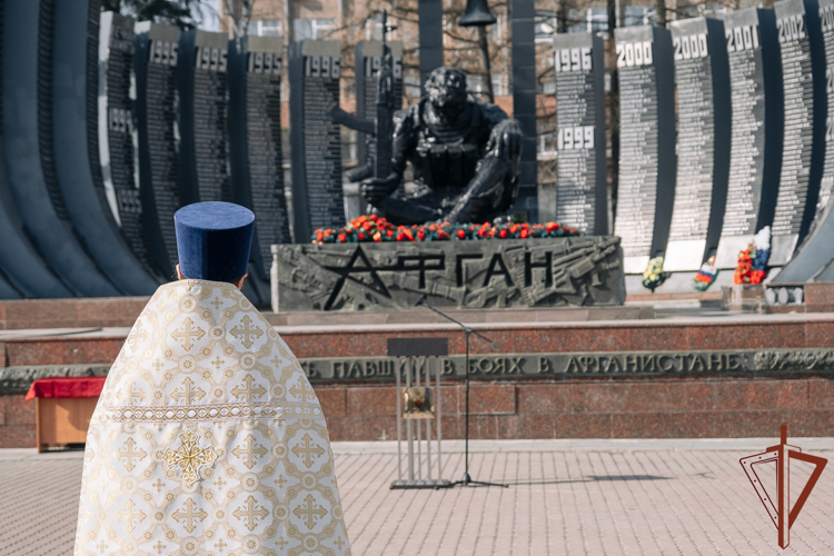 В Уральском округе Росгвардии отметили 10-летие ведомства и 215-ю годовщину войск правопорядка