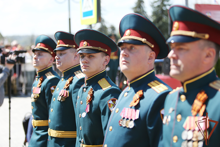 Росгвардия приняла участие в Параде Победы в столице СКФО