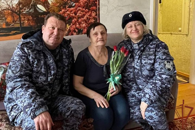 В предверии Международного женского дня росгвардейцы в Сибири навестили матерей и вдов погибших товарищей